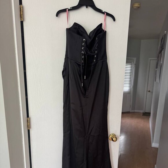 Elegant Black Strapless Maxi Dress - Picture 6 of 9